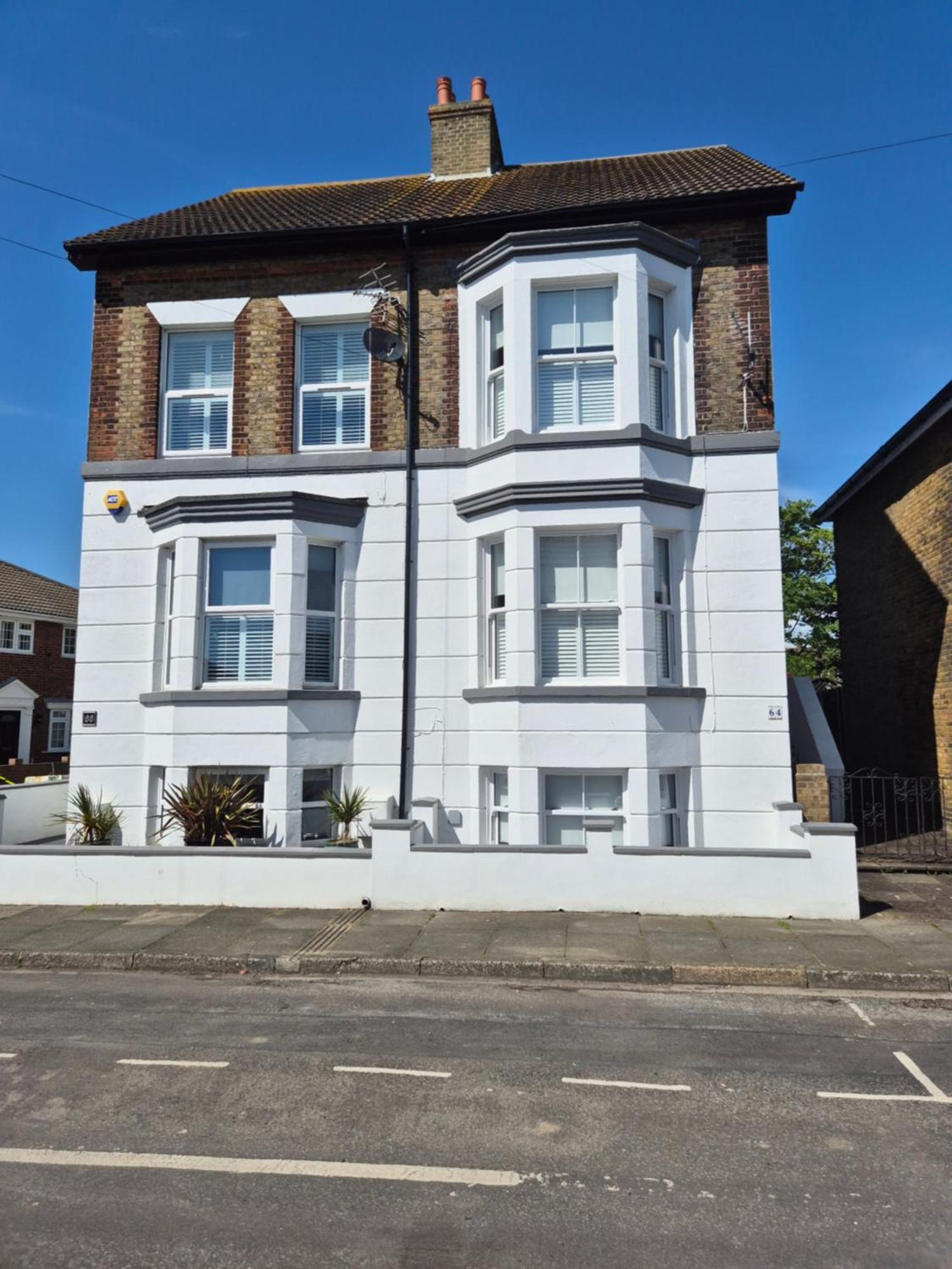 Spacious Seaside Escape In The Heart Of Deal, 4 Mins From The Beach Exterior photo