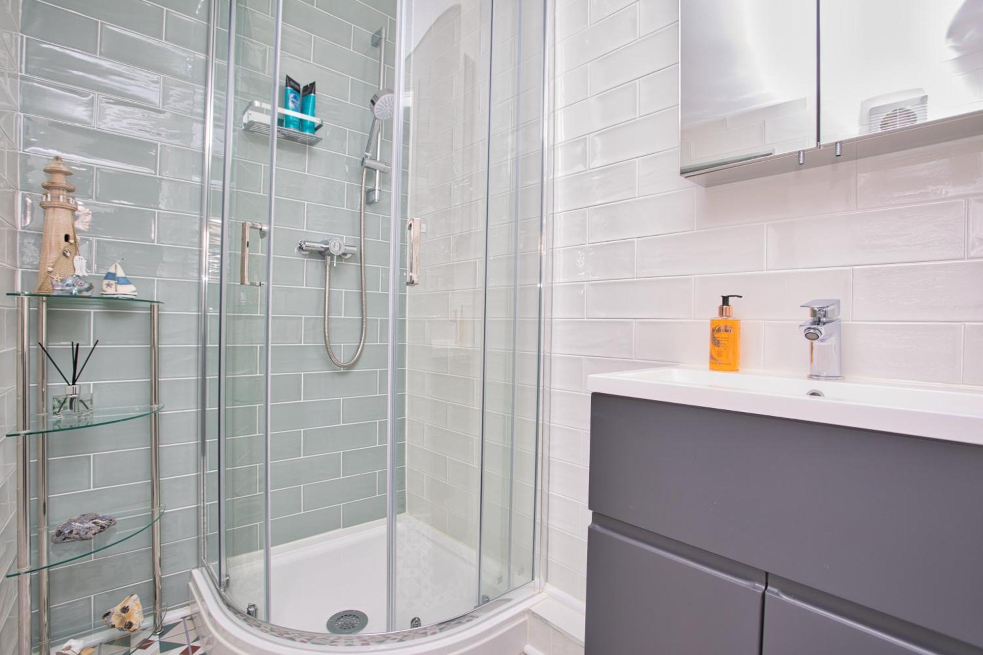 Spacious Seaside Escape In The Heart Of Deal, 4 Mins From The Beach Exterior photo