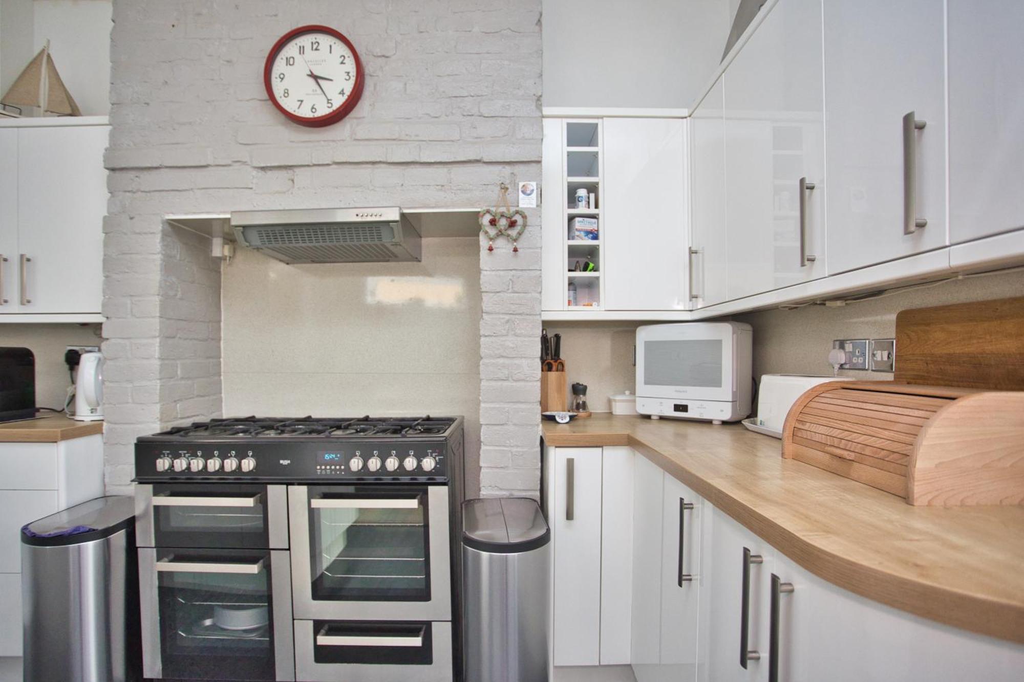 Spacious Seaside Escape In The Heart Of Deal, 4 Mins From The Beach Exterior photo