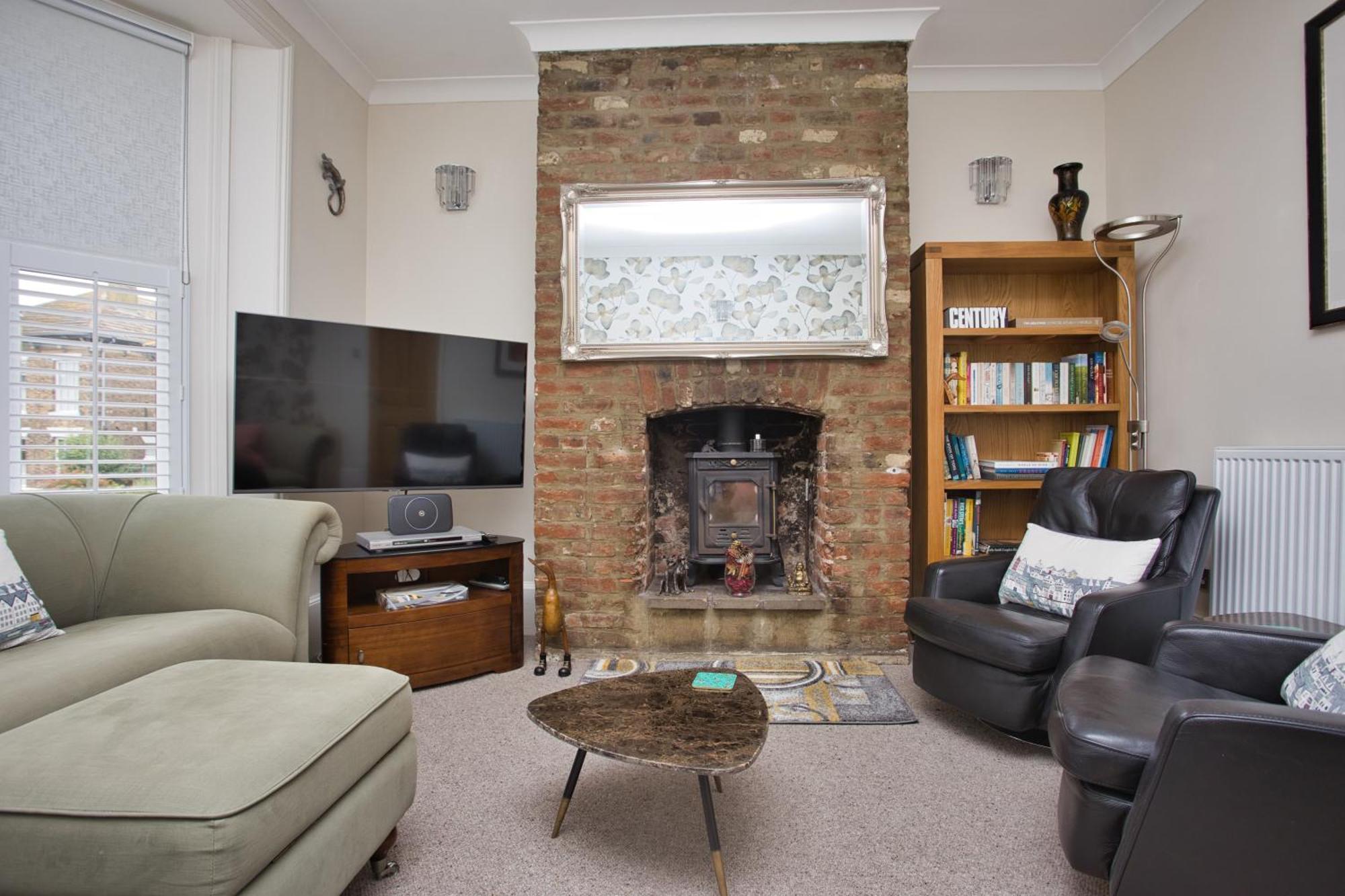 Spacious Seaside Escape In The Heart Of Deal, 4 Mins From The Beach Exterior photo